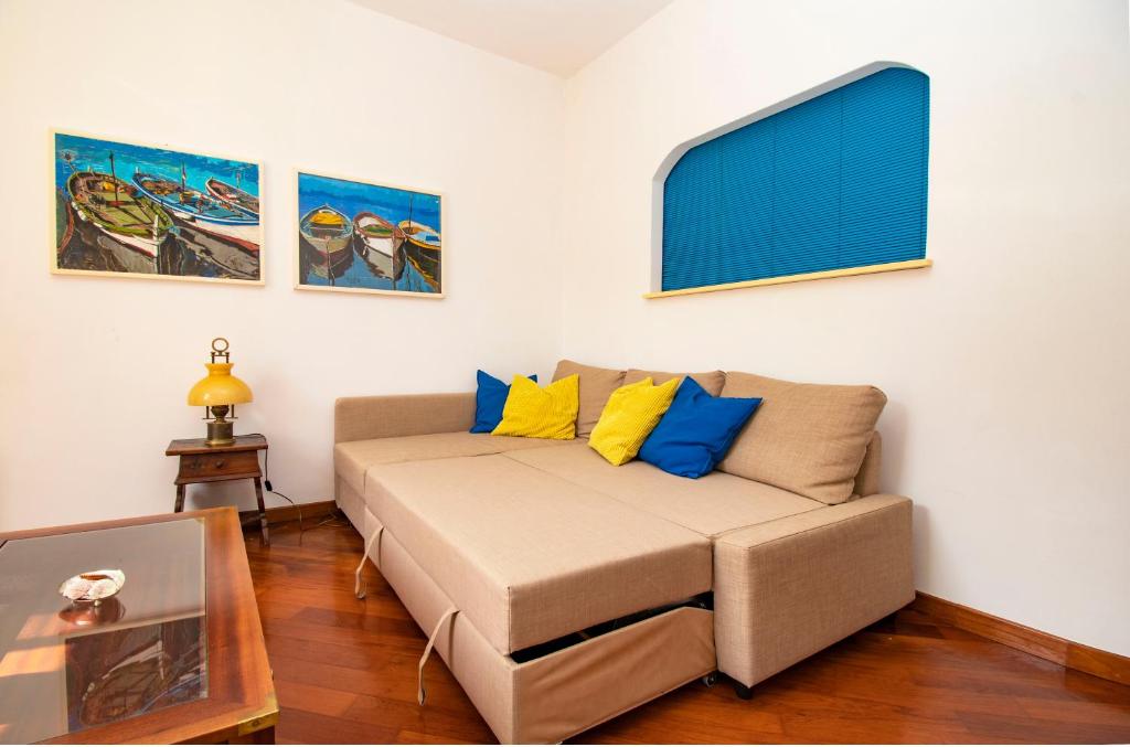 Julia by PortofinoHomes photo
