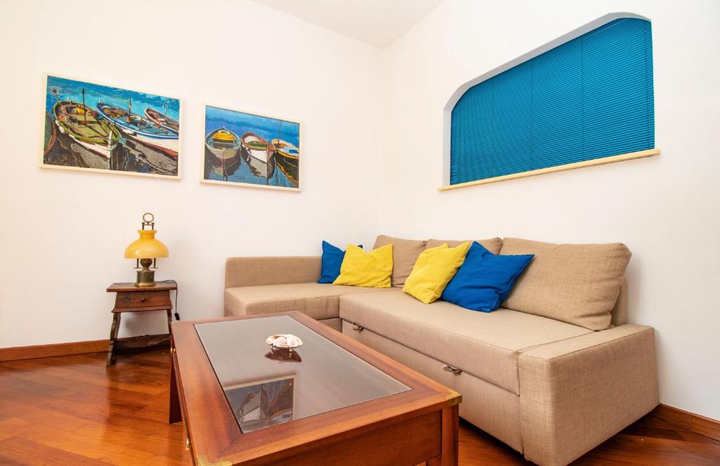 Julia by PortofinoHomes photo