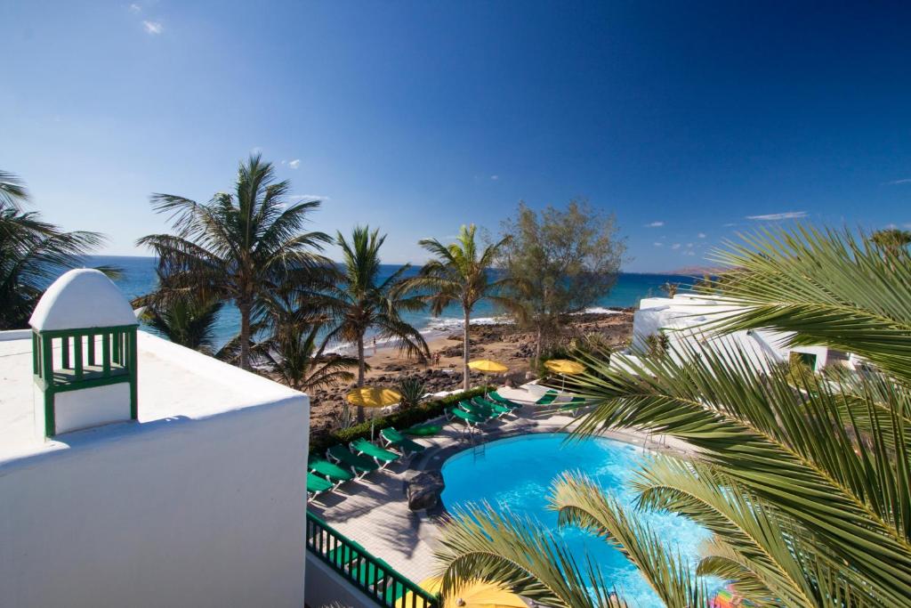 Bungalows Velázquez — Swimming pool in Puerto del Carmen, Canary Islands