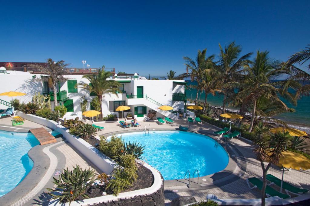 Bungalows Velázquez — Swimming pool in Puerto del Carmen, Canary Islands