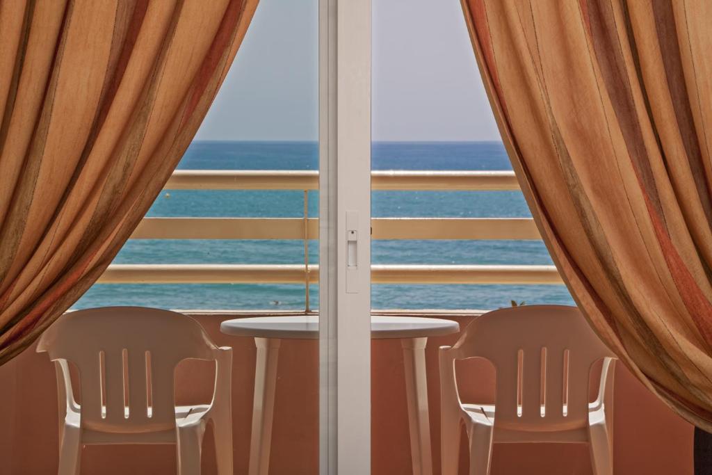 Apartamentos Stella Maris - Marcari SL — Hotel rooms in Fuengirola, Andalusia