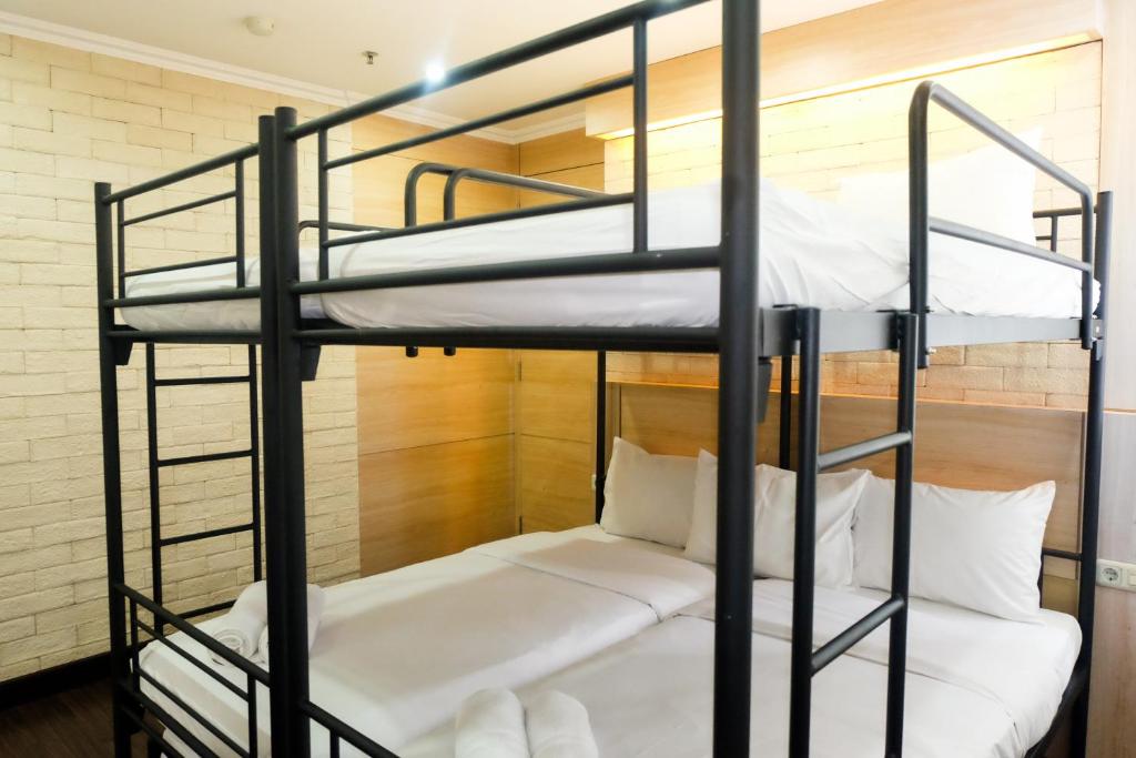 Spacious 1BR for 5 Pax at Maple Park Sunter Apartment By Travelio, Jakarta