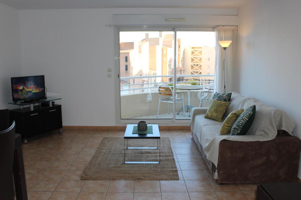 Sunny one bed, sea view, larvotto beach, Monaco - 5