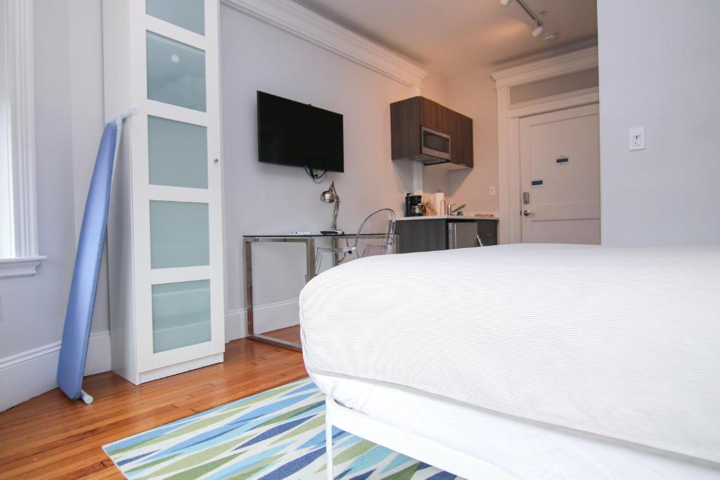 A Stylish Stay w/ a Queen Bed, Heated Floors.. #28 photo
