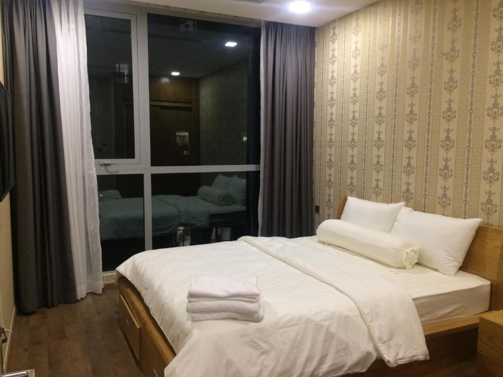 Capitalland's Service Apartment Park 7 Vinhomes photo