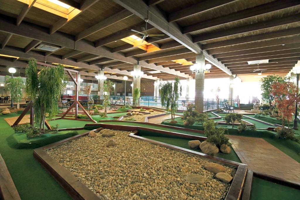 Ramada by Wyndham Mitchell Hotel & Conference Center Main image 1