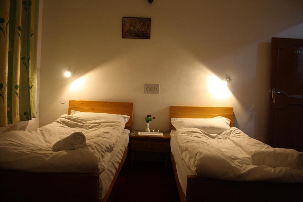 Hotel Khan Manzil photo