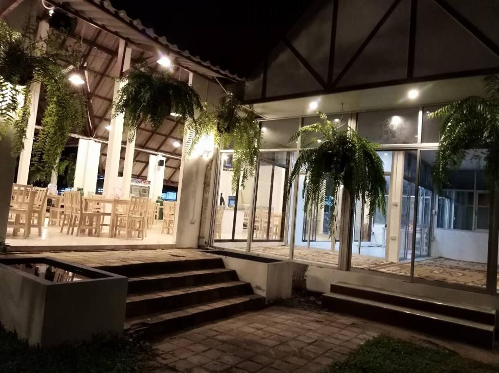 Restaurant, Laytrang Pakmeng Marina Resort in Trang