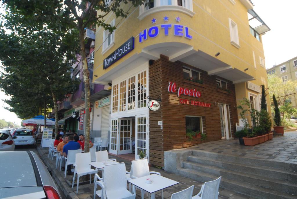 Hotel Town House photo