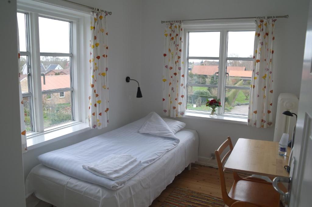 Emmaus Hostel photo