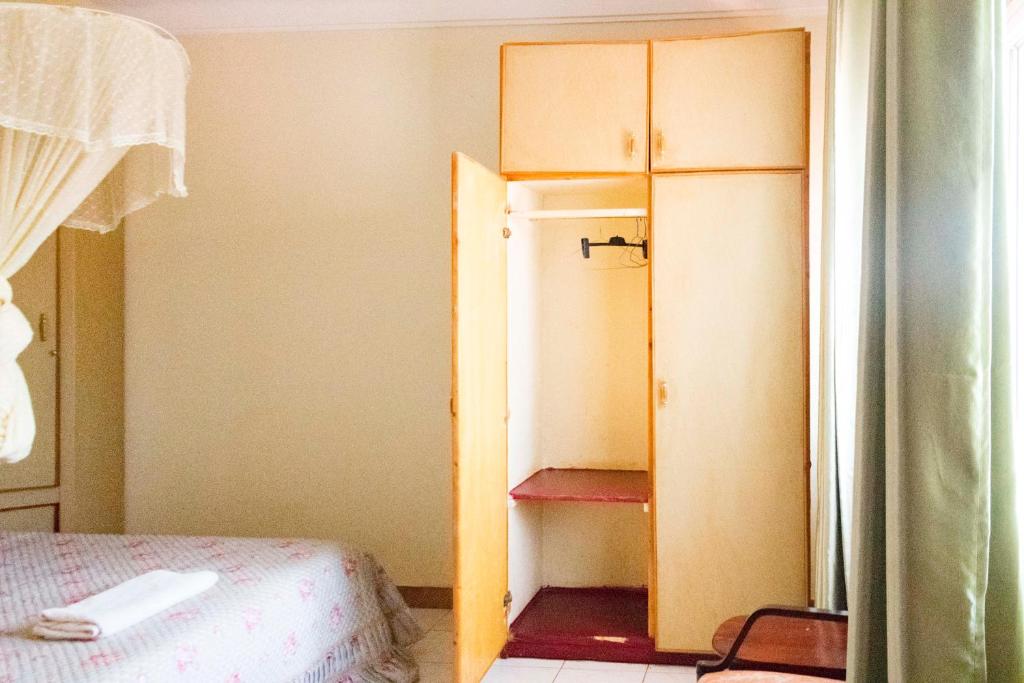Hotel Millenium Kampala Zaana photo