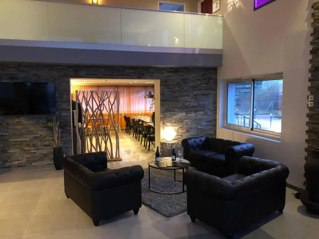 Hôtel L'ange de la vallée，位于瓦约纳克斯的酒店