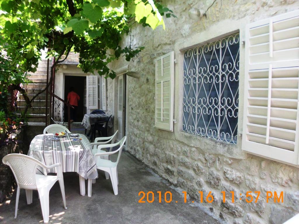 Vicky Apartments — Hotel in Kotor