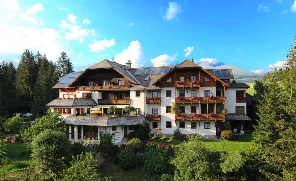 Hotel Häuserl im Wald, hotel in Mariapfarr