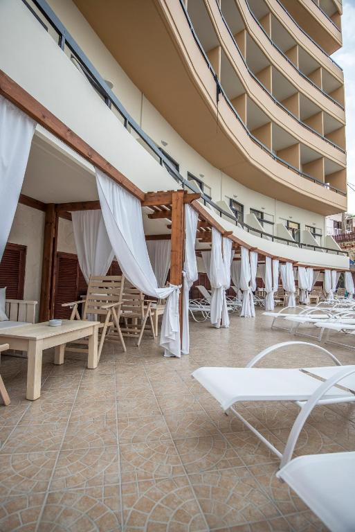 スイミングプール