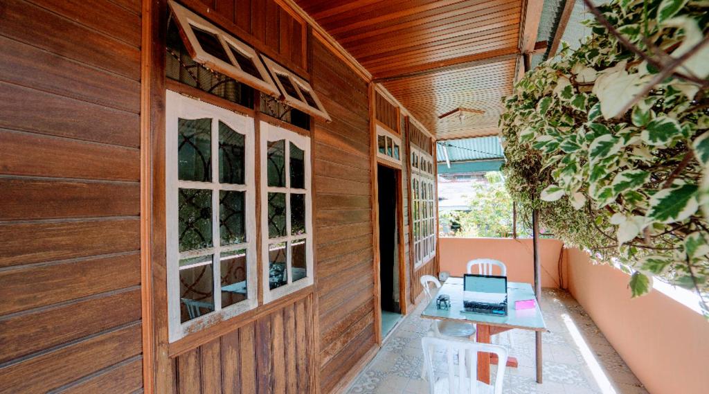 Flower House Manado In Manado Indonesia Wander - 
