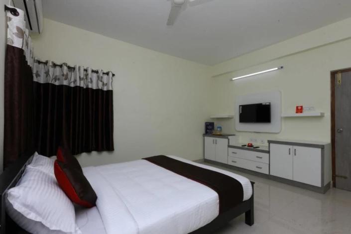 THE POSH RESIDENCY, ECR photo