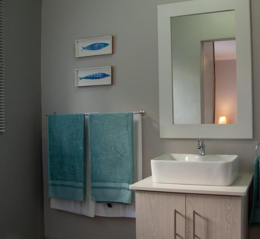 Hamilton Urban Farm Guest House photo