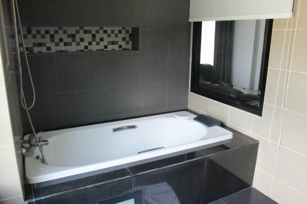 Bathroom, S-Tawan Hotel & Convention in Mahasarakham