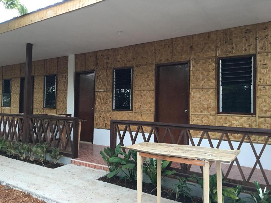 Panglao Rainbow Inn — Hotel in Bohol