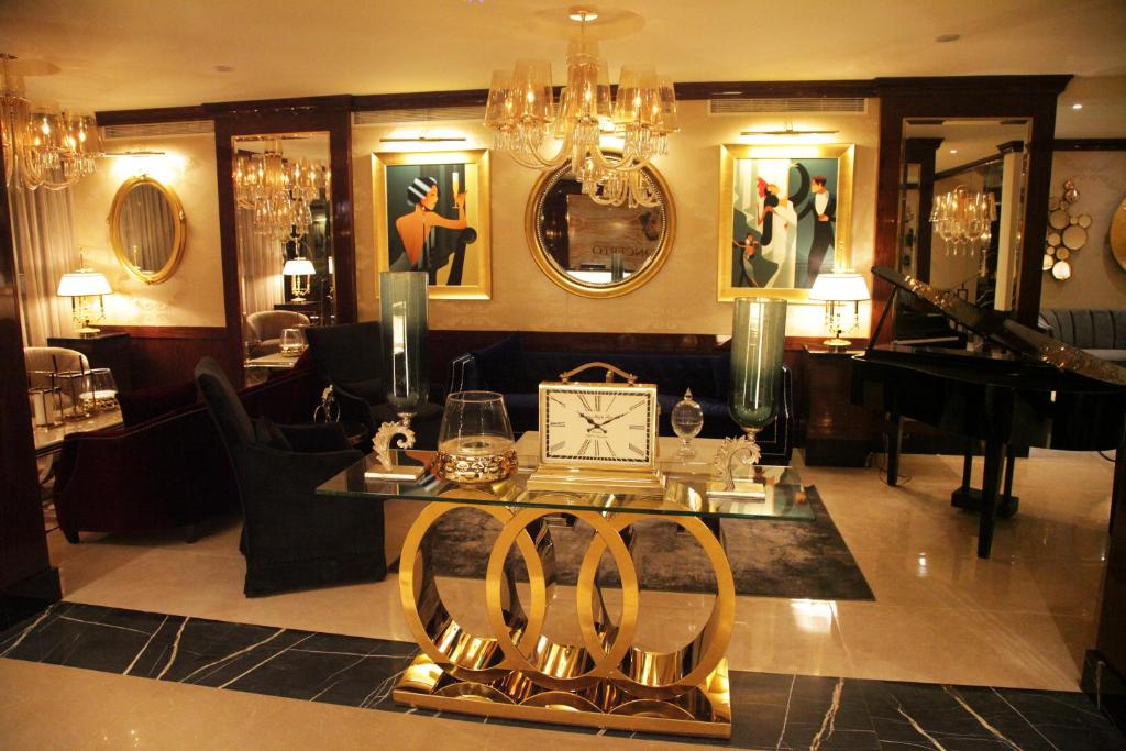 Bar/lounge, Grand Concerto Hotel in Beirut