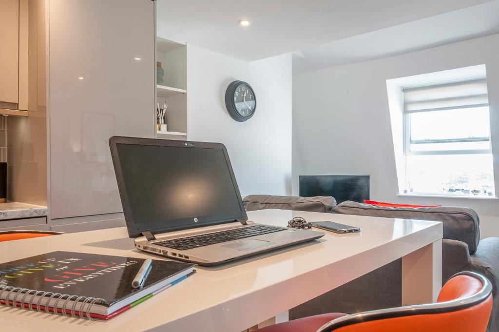 Pure B - Exceptional views of Tamar & Royal William Yard with Free Parking & Wifi photo