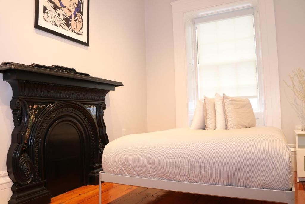 Charming & Stylish Studio on Beacon Hill #11, Boston
