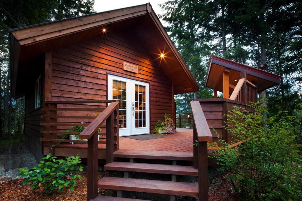 Cedar House Restaurant &amp; Chalets — Hotel in Golden (BC)
