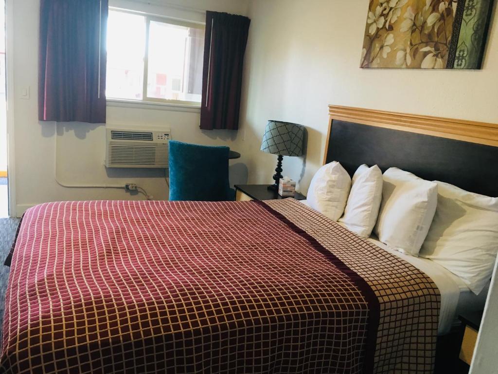 Rodeway Inn & Suites Bend Photo 37