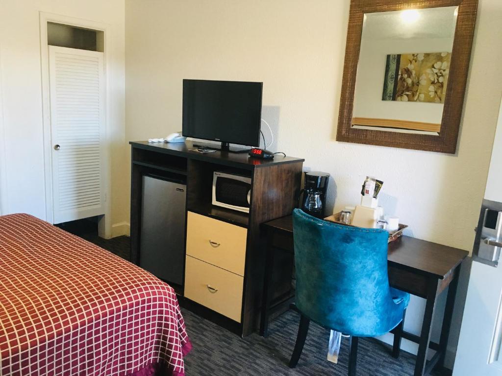 Rodeway Inn & Suites Bend Photo 41