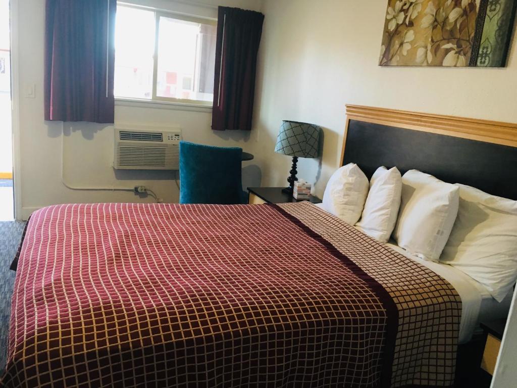 Rodeway Inn & Suites Bend Photo 42