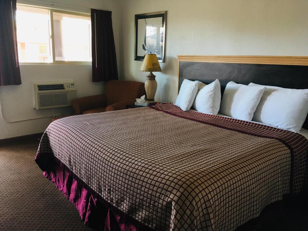 Rodeway Inn & Suites Bend Photo 46