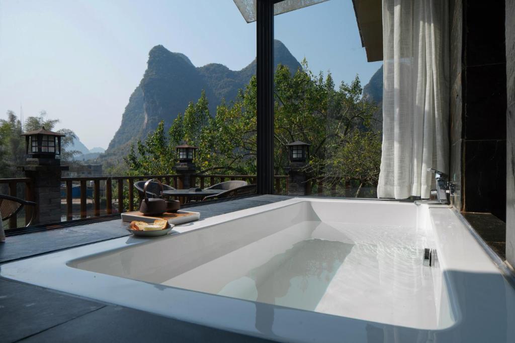 Bathroom, Yangshuo Moondance Hotel in Yangshuo