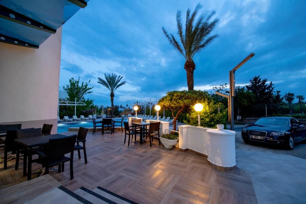 투어리스트 호텔 (Tourist Hotel)