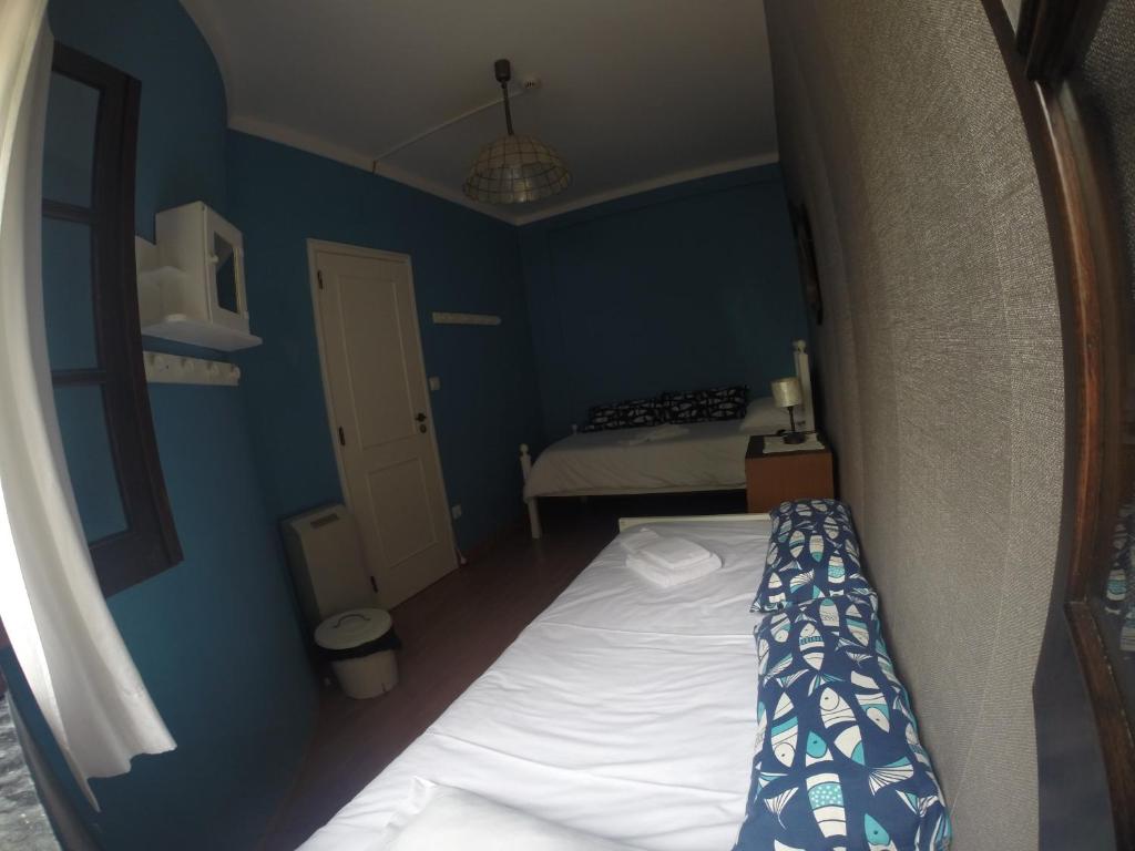 Ericeira Chill Hill Hostel and Private Rooms - Peach Garden photo
