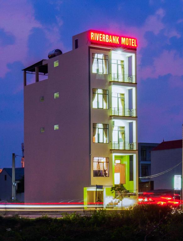 RIVERBANK MOTEL