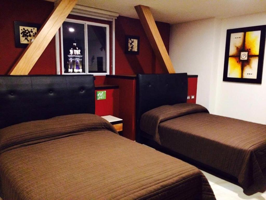 Hotel Leones - 4