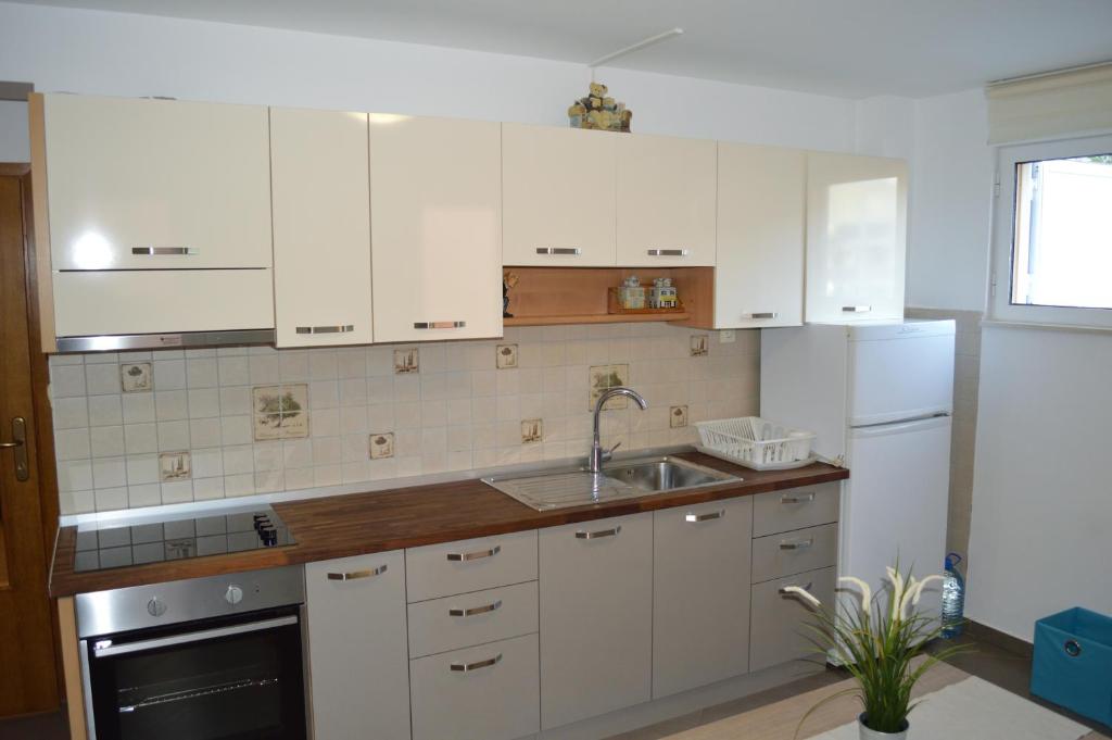 Vanessa Apartment - 3