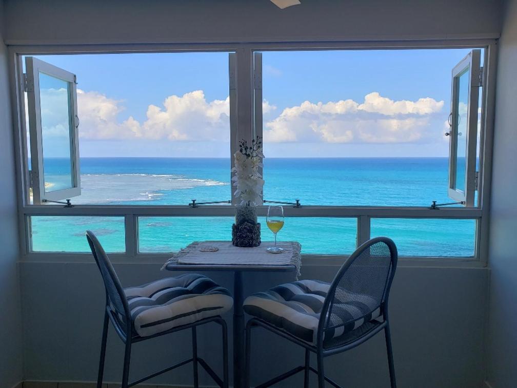Breezy beachfront property with view of paradise — Hotel in Luquillo