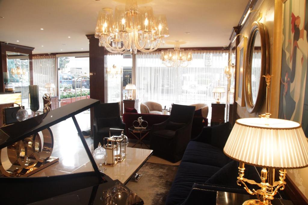 Bar/lounge, Grand Concerto Hotel in Beirut