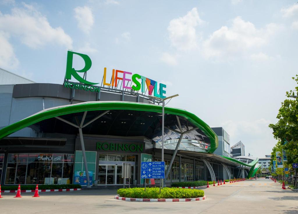 สภาพแวดล้อมโดยรอบ