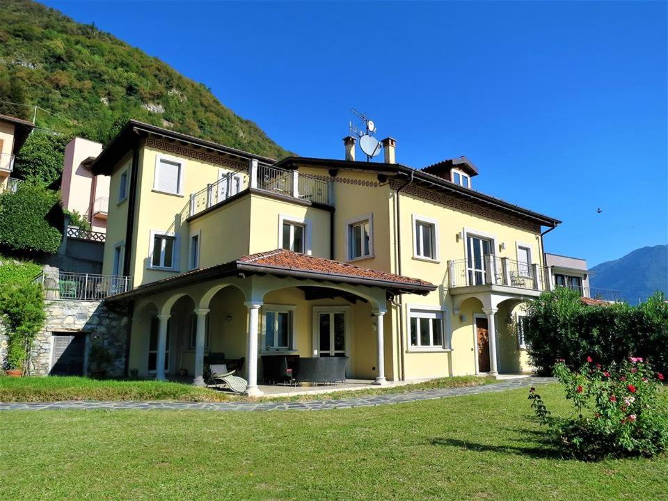 Villa Ulivi mansarda Laglio Lago Como con Piscina — Hotel in Laglio
