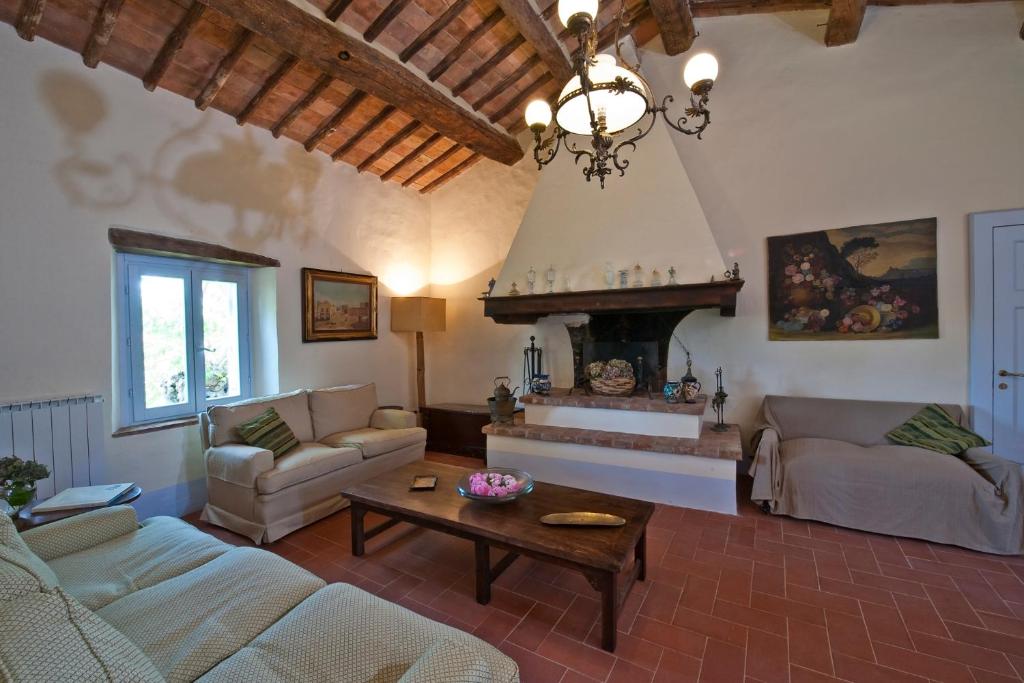 Shared lounge/TV area