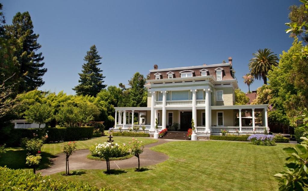 Churchill Manor photo