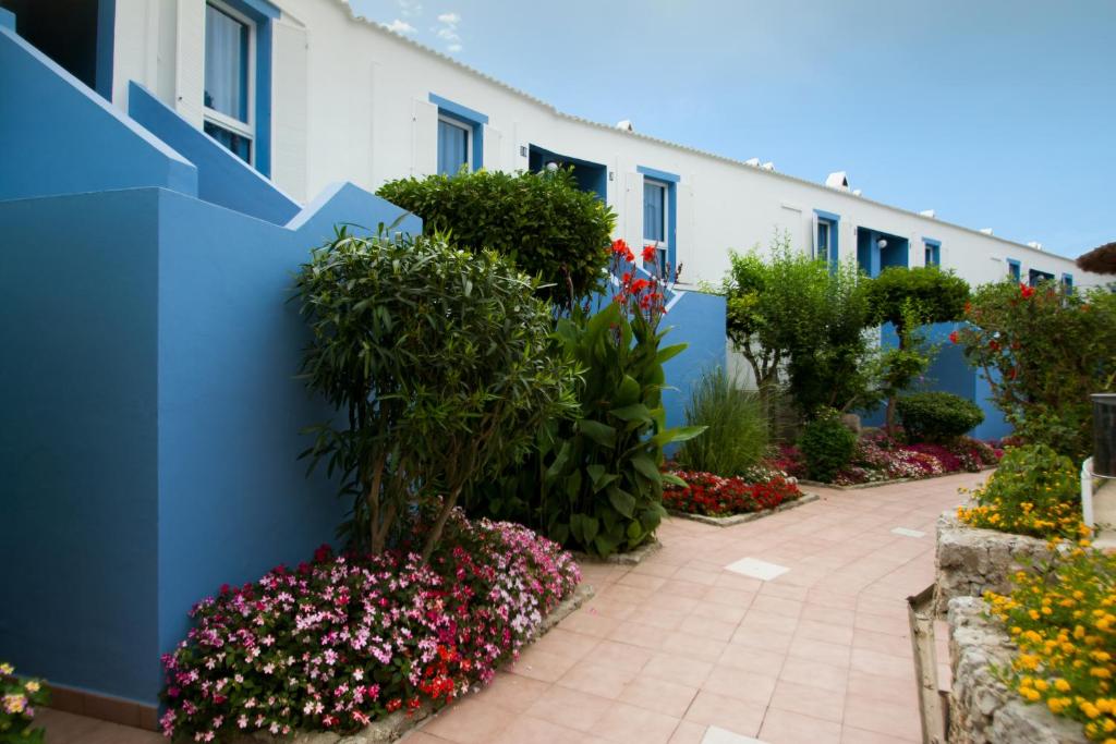 Galdana Gardens — Hotel building in Cala Galdana, Balearic Islands