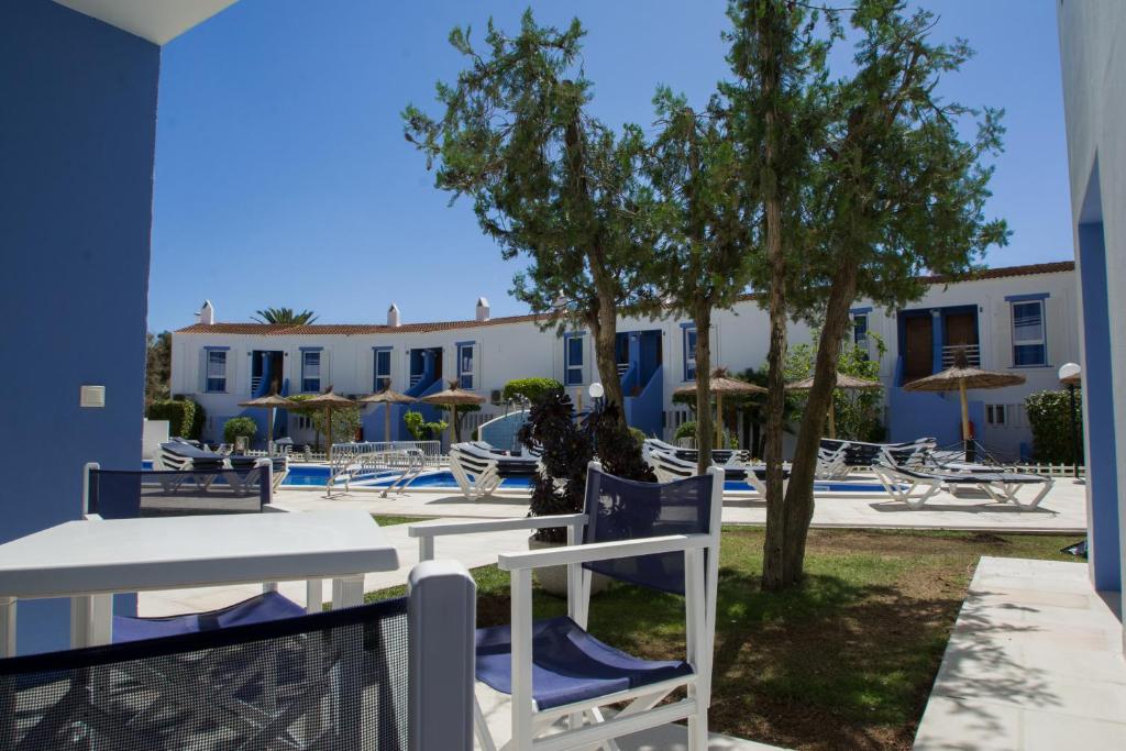Galdana Gardens — Hotel building in Cala Galdana, Balearic Islands