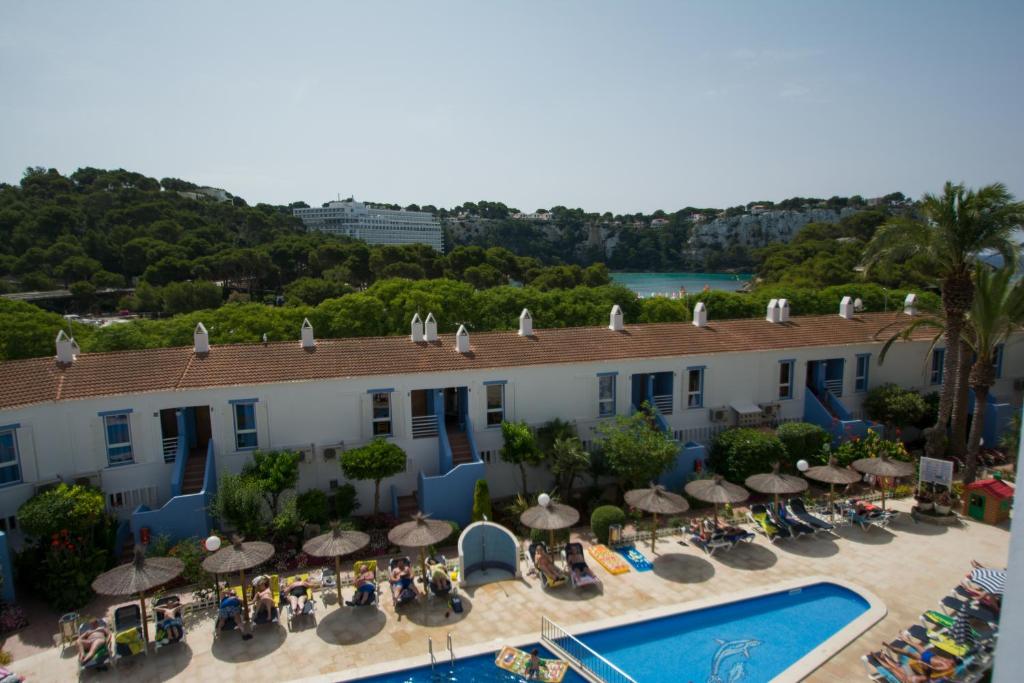 Galdana Gardens — Hotel building in Cala Galdana, Balearic Islands
