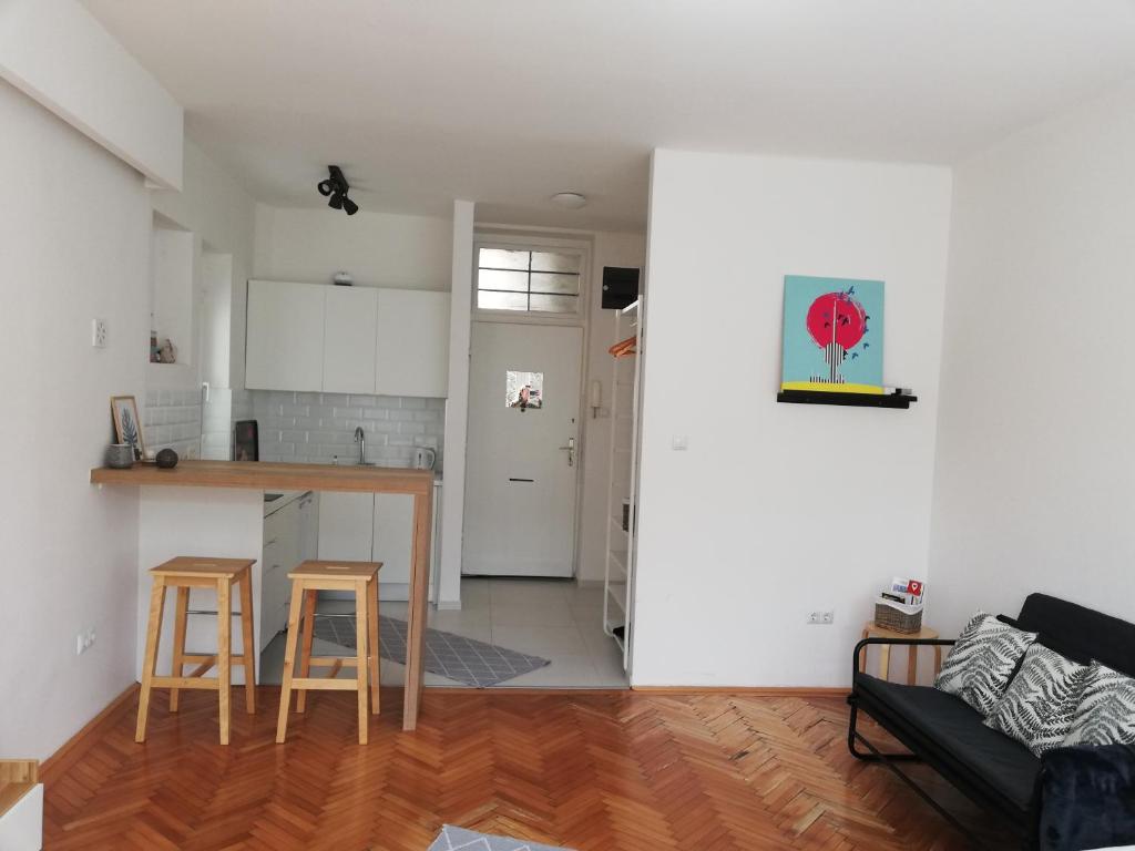 Bright & Stylish Studio Home, superbly located, Sarajevo