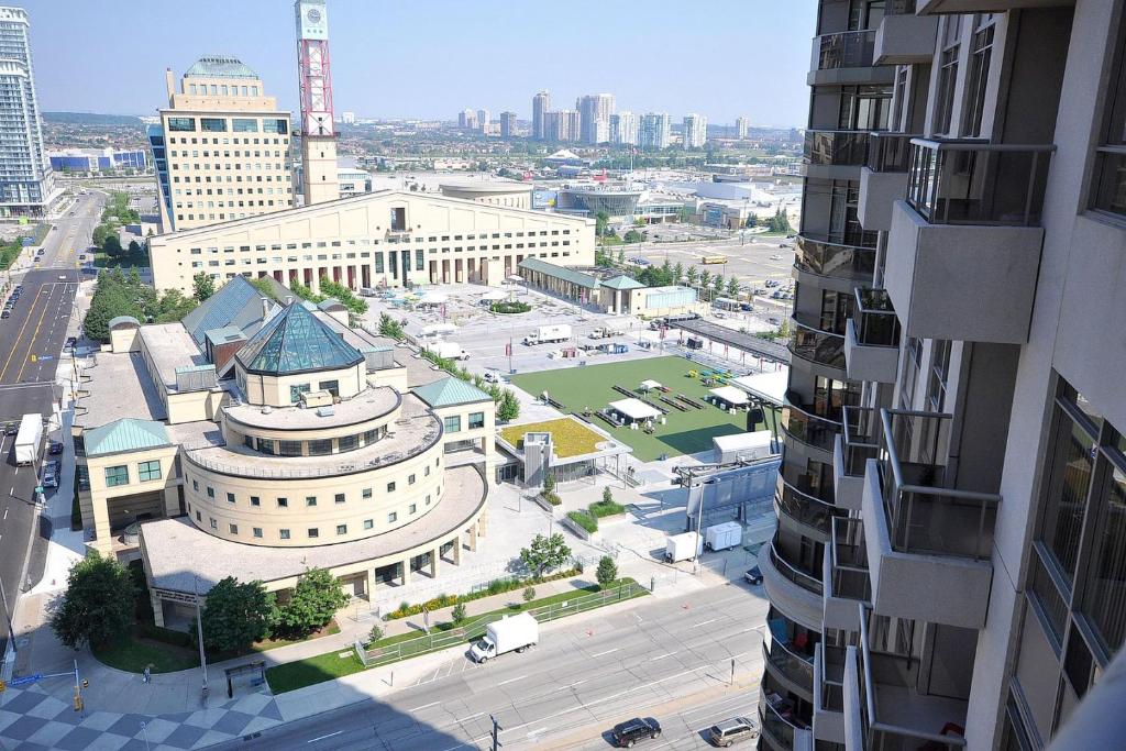 密西沙加(on)napa第一广场带家具的出租公寓 (napa furnished rental