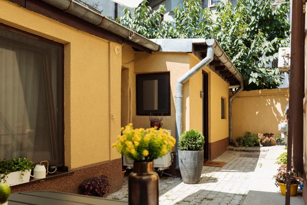 Lovely house and courtyard in city center photo